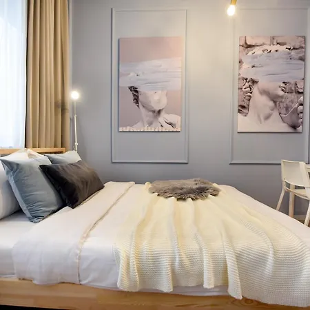 Elegant Studios On Magheru Boulevard - The Art Of Living Simply Bucharest Room photo