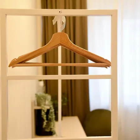 Elegant Studios On Magheru Boulevard - The Art Of Living Simply Bucharest Room photo