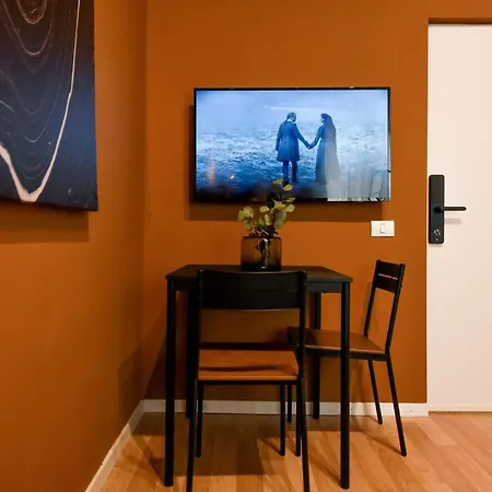 Elegant Studios On Magheru Boulevard - The Art Of Living Simply Bucharest Room photo
