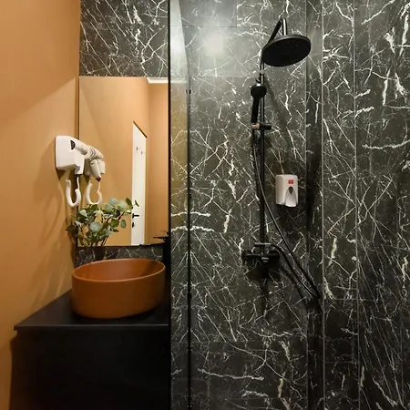 Elegant Studios On Magheru Boulevard - The Art Of Living Simply Bucharest Room photo