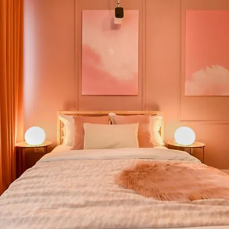 Elegant Studios On Magheru Boulevard - The Art Of Living Simply Bucharest Room photo