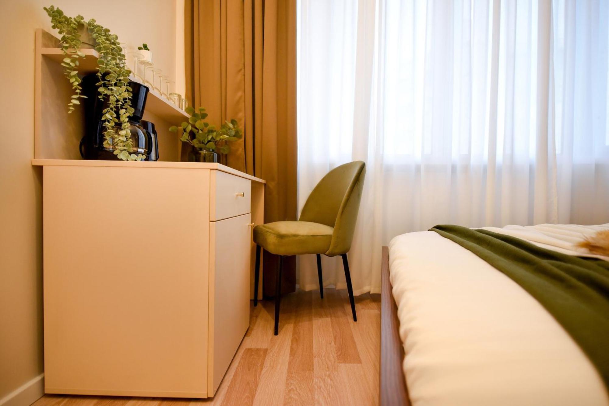 Elegant On Magheru Boulevard - The Art Of Living Simply *