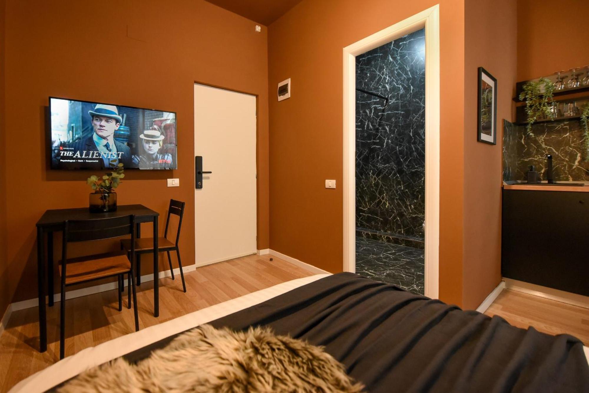 Apartament Elegant On Magheru Boulevard - The Art Of Living Simply *