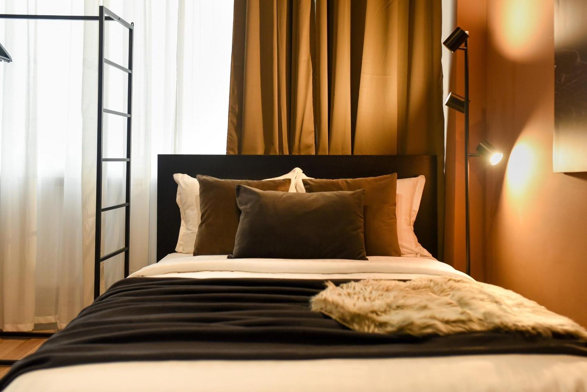 Elegant On Magheru Boulevard - The Art Of Living Simply * Bucureşti