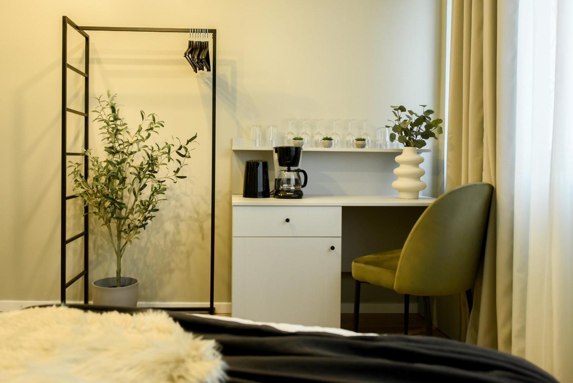 Elegant On Magheru Boulevard - The Art Of Living Simply * Bucureşti