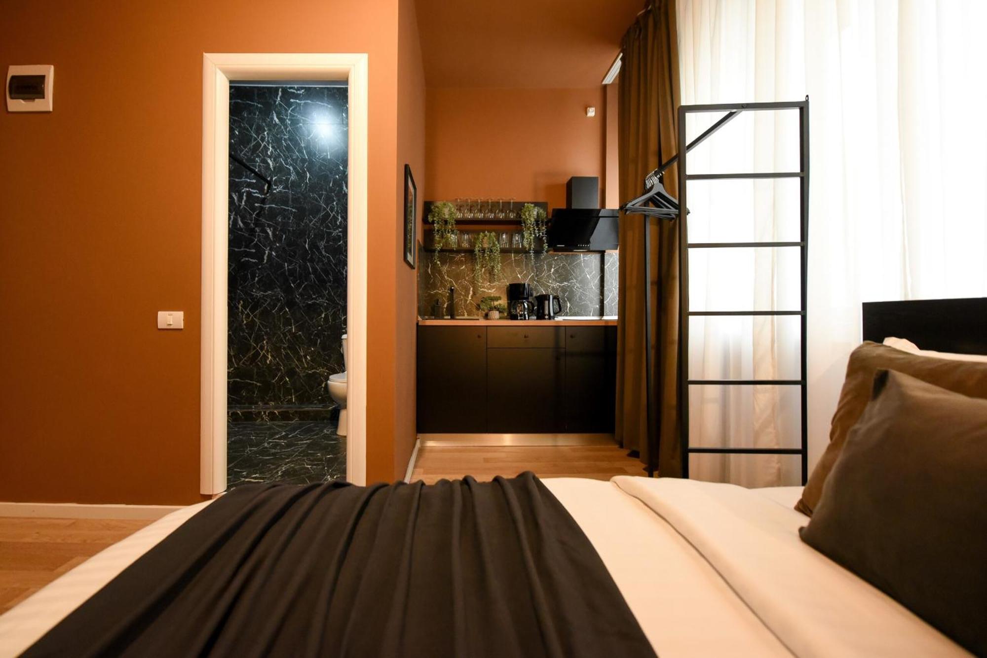 Elegant On Magheru Boulevard - The Art Of Living Simply