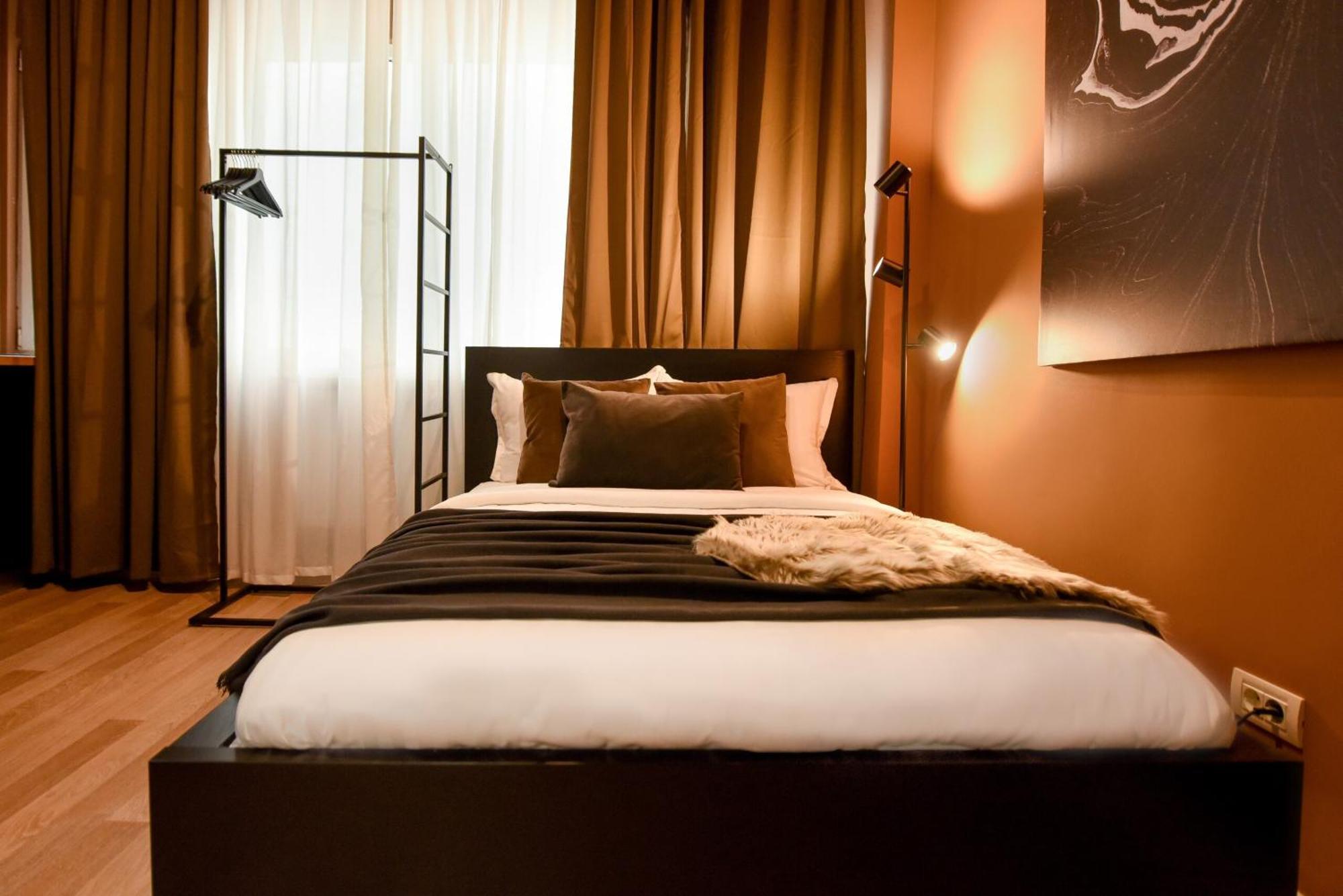 Elegant On Magheru Boulevard - The Art Of Living Simply Appartement Bucarest